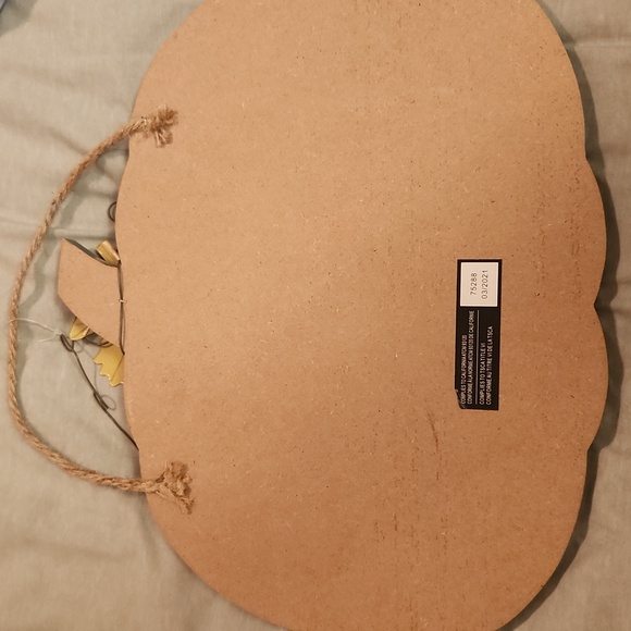 Wooden door sign with J - Picture 5 of 5